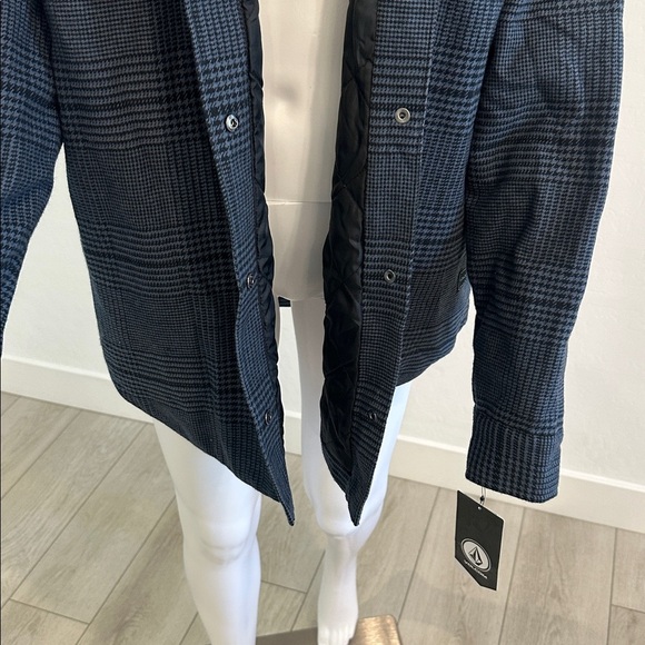 Volcom Navy Plaid winter snow Jacket - Picture 10 of 13